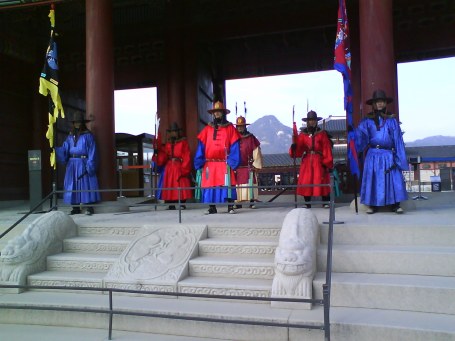 Gyeongbokgung front gate, complete with guards (for the tourists)