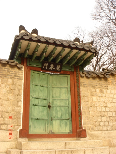 really small door (chest height) for mini-sized koreans back in 14th century