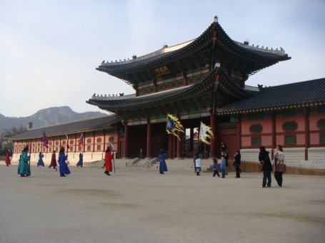 Gyeongbokgung front gate - complete with real royal guards (for the tourists)